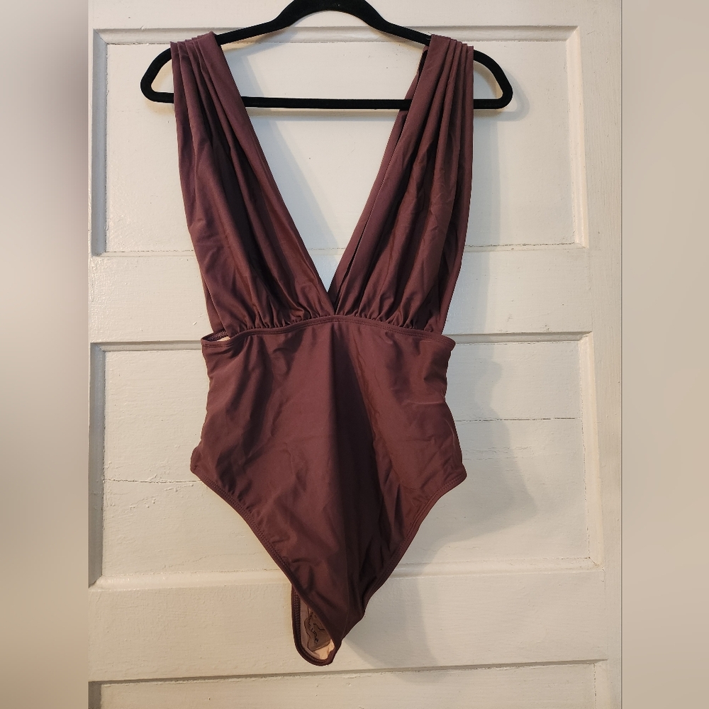 NWT Cupshe Brown One Piece Swimsuit Ruched V-Neck Size Med Vacation Resortwear - Picture 4 of 12